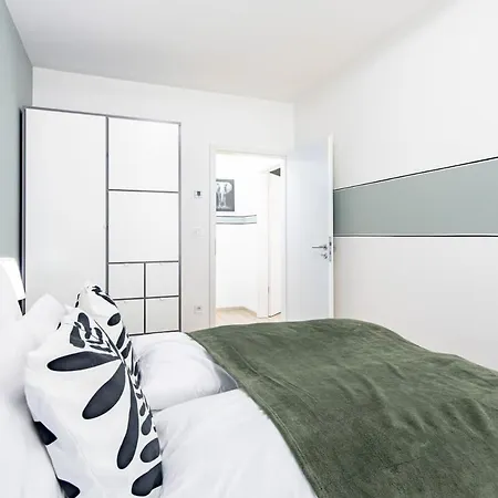Apartment Free Parking - Balcony - Sunny - New *