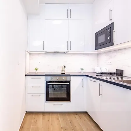 Free Parking - Balcony - Sunny - New Apartment