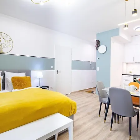 Apartment Free Parking - Balcony - Sunny - New *