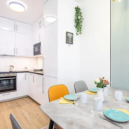 Free Parking - Balcony - Sunny - New *