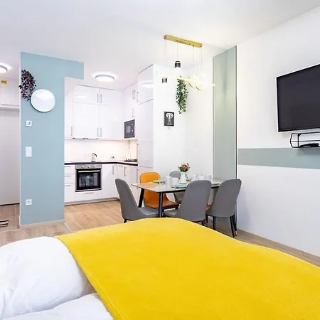Free Parking - Balcony - Sunny - New