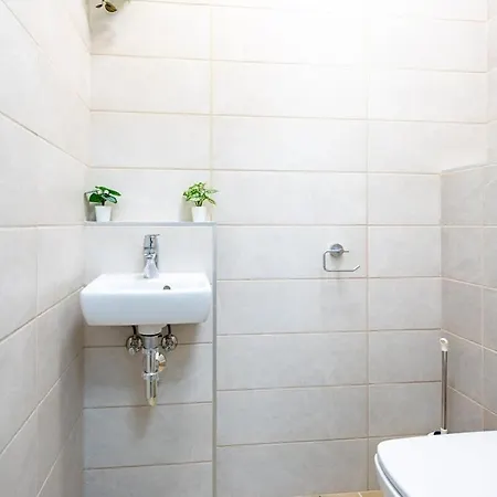 Free Parking - Balcony - Sunny - New Apartment *