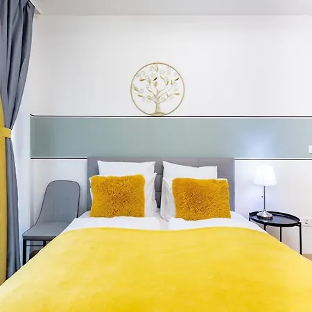 Apartment Free Parking - Balcony - Sunny - New *