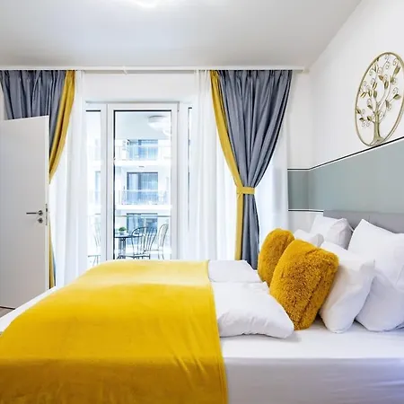Free Parking - Balcony - Sunny - New Apartment