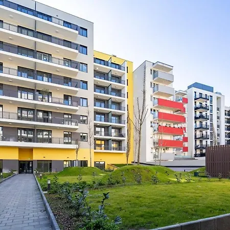 Free Parking - Balcony - Sunny - New Apartment