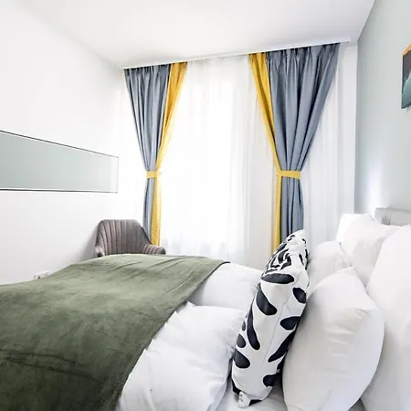 Free Parking - Balcony - Sunny - New Apartment