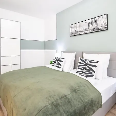 Free Parking - Balcony - Sunny - New Apartment